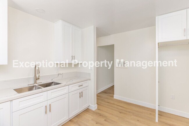 Building Photo - Ready to move in 2 bedroom 1 bath home