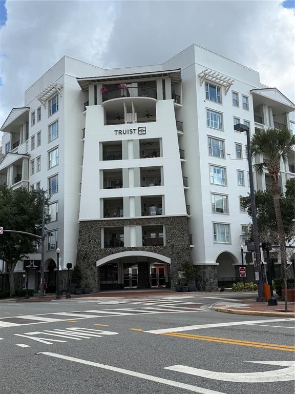 Building Photo - 2305 Edgewater Dr