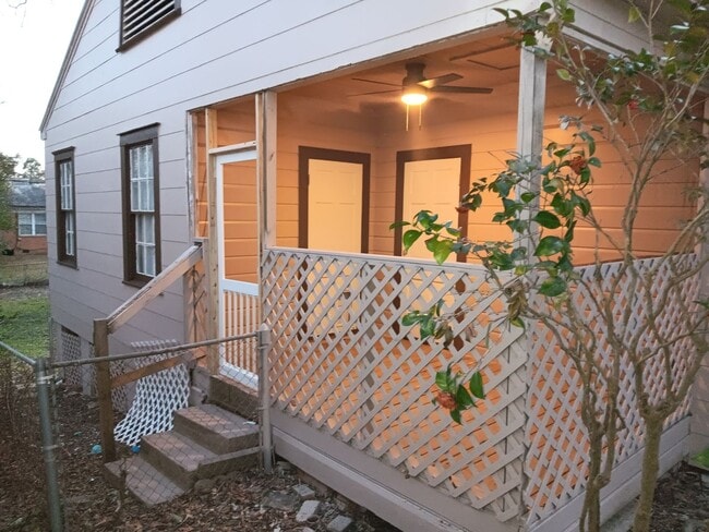 Building Photo - 103 E Robinson Pl