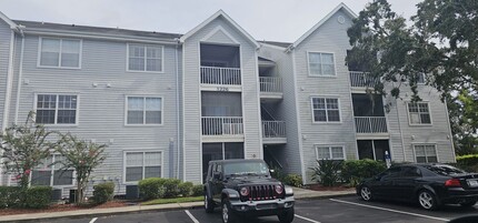 Building Photo - 2 bedroom 1 bath condo Near the Loop