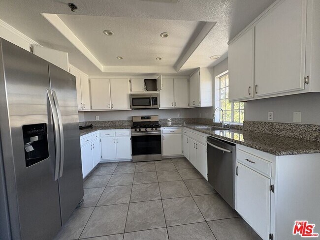 Building Photo - 741 Venice Way