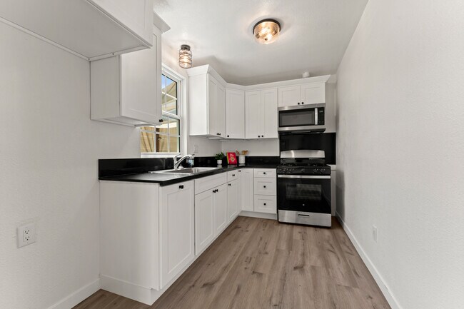 Building Photo - 2218 S Redondo Blvd