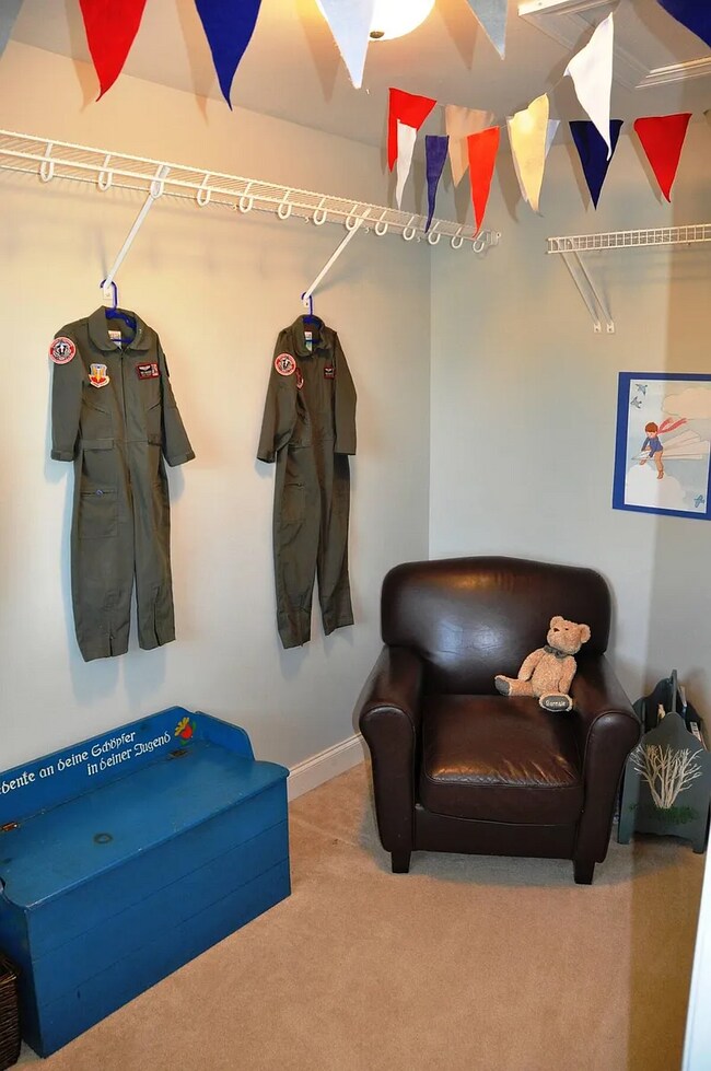 Building Photo - 4627 Sunburst Dr