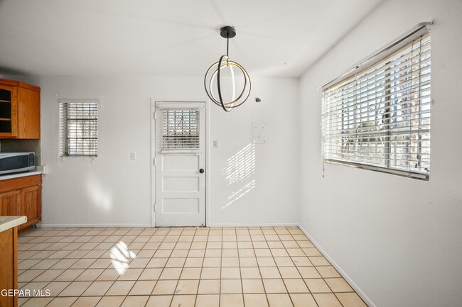 Building Photo - 255 Francis St