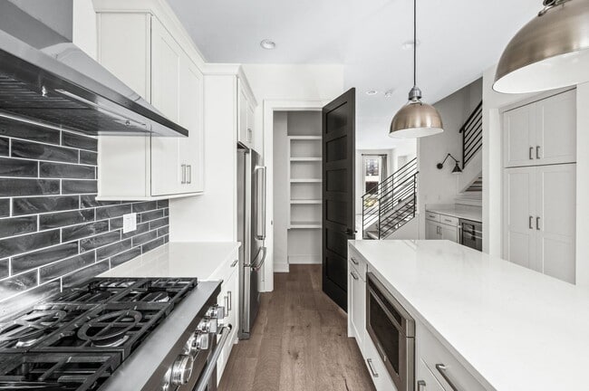 Building Photo - Stunning 3BE/3.5BA brownstone in the heart of historic Germantown!