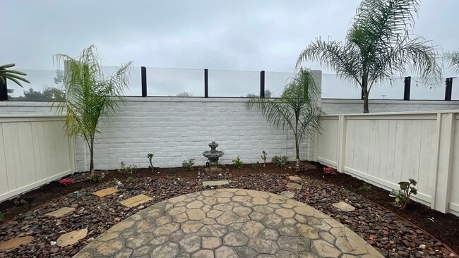 Building Photo - Impressive 2 Story, 2 Bedroom 2.5 Bath tow...