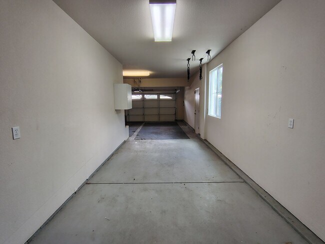 Building Photo - 13606 Brook Way