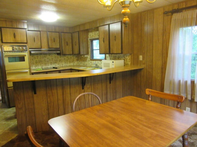 Building Photo - 12 Circle Dr