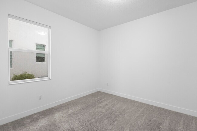 Building Photo - 10646 Hensley St