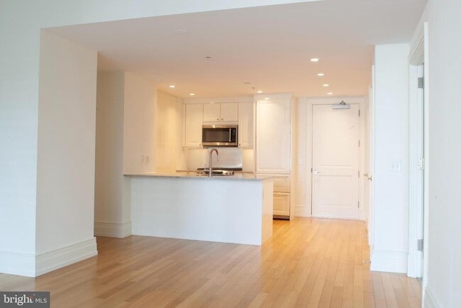 Building Photo - 130 S 18th St