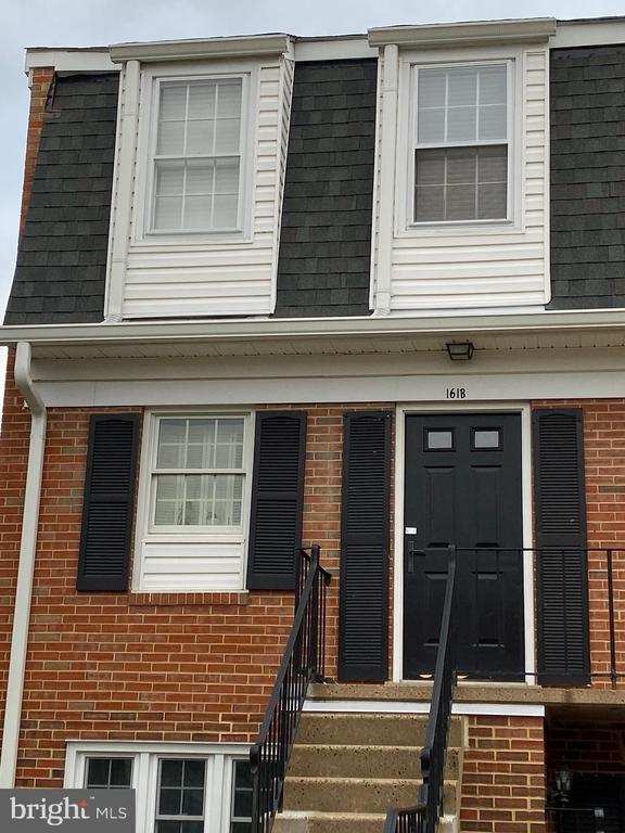 Building Photo - 161 Leeds Ct W