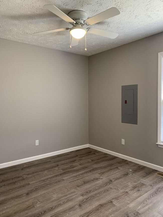 Building Photo - Charming 3 Bed, 2 Bath Home in Fayetteville