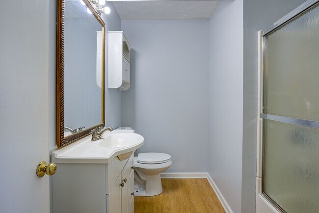 Building Photo - Very nice 4 bed 3 and a half bath home close to Boone Lake