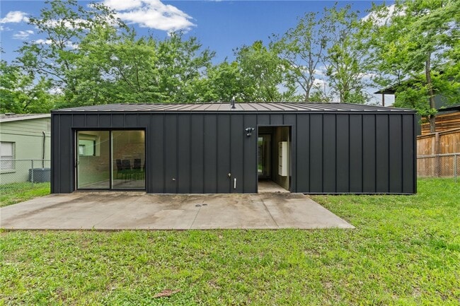 Building Photo - 560 Fallin Ave