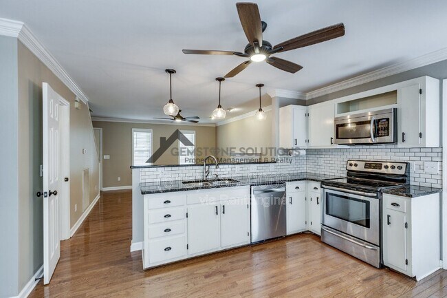 Building Photo - 1135 Wedgewood Dr