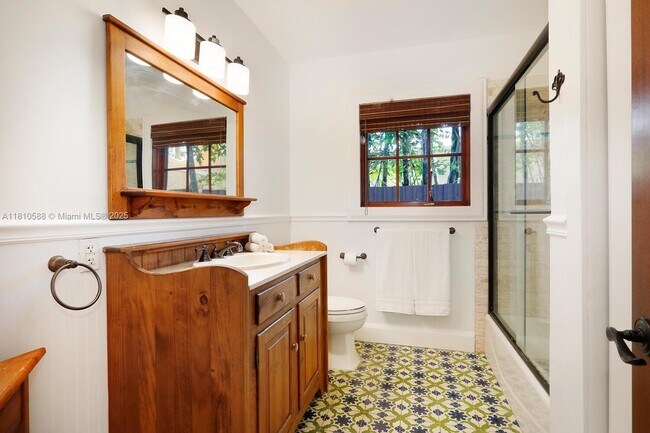 Building Photo - 2527 Inagua Ave