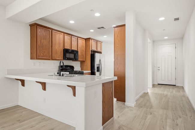 Building Photo - Desirable Elk Grove Area