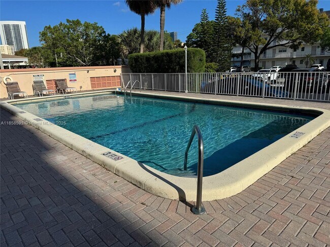 Building Photo - 2200 E Hallandale Beach Blvd