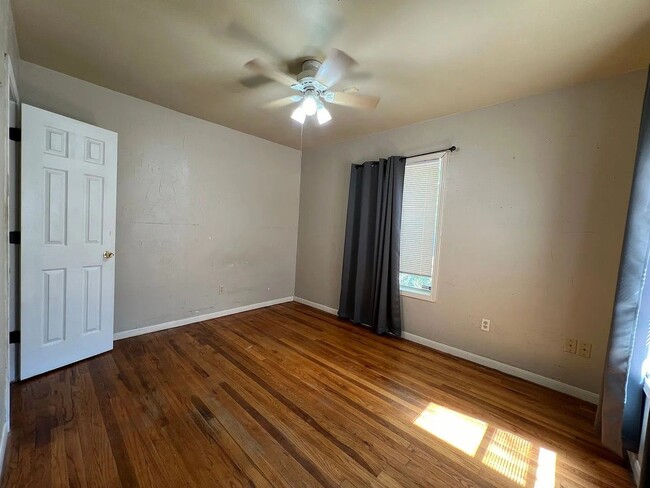 Building Photo - Tech Terrace 2/1 Pre-Lease