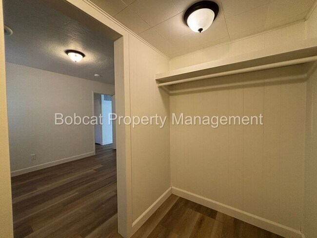 Building Photo - 509 Westview Ave
