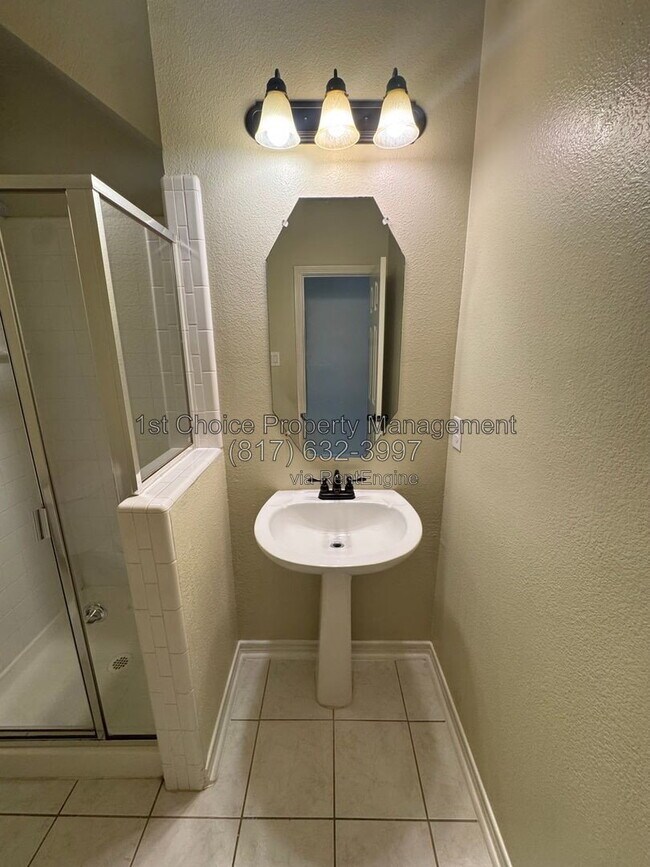Building Photo - 3006 Upland Dr