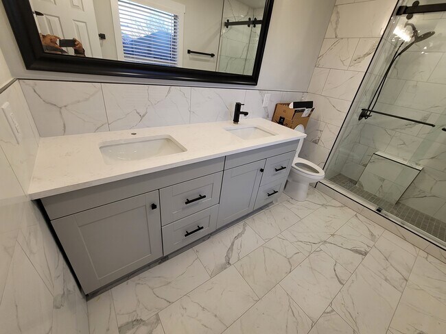 Building Photo - 303 Edgewood Cv