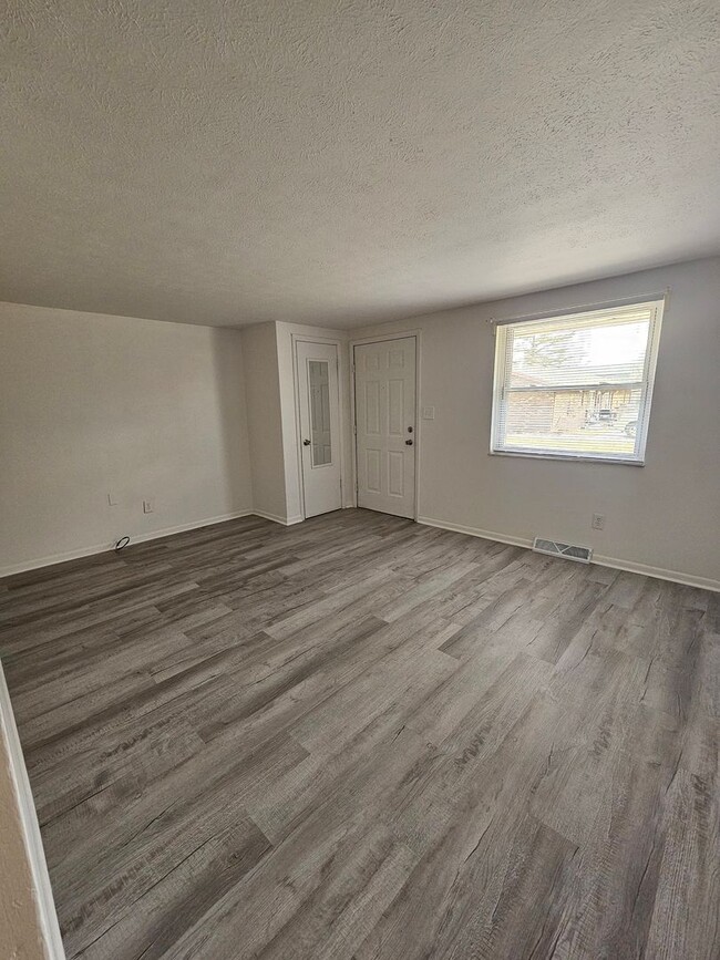 Building Photo - 189 Park Ave