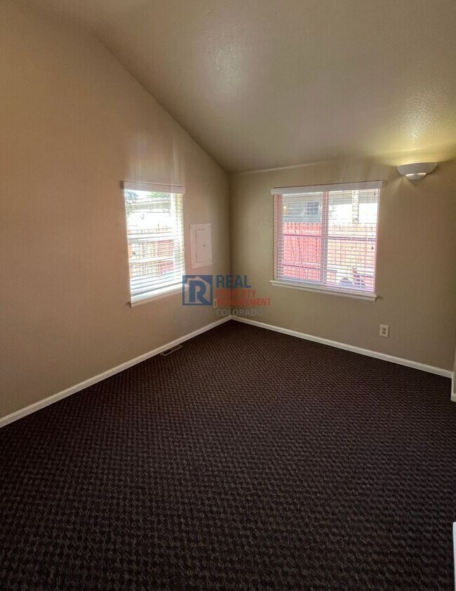 Building Photo - 1305 N Monroe Ave