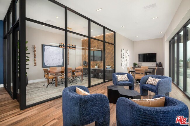 Building Photo - 201 N La Brea Ave