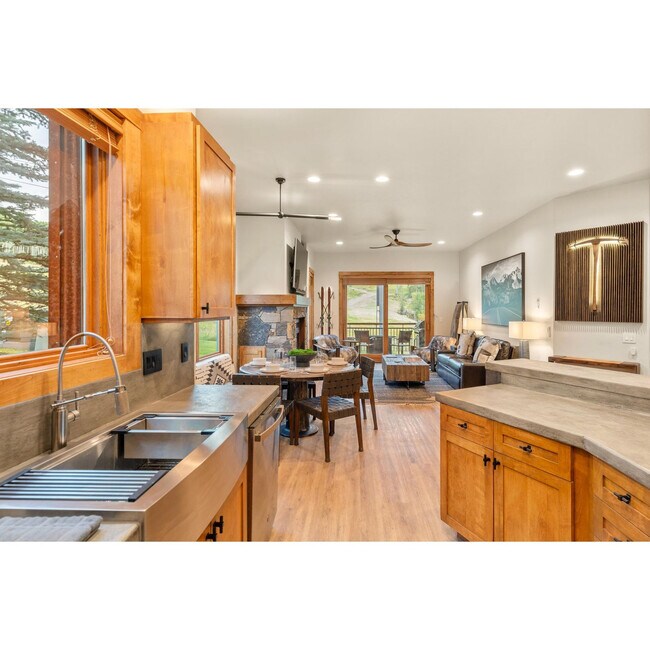 Building Photo - 404 Adams Ranch Rd