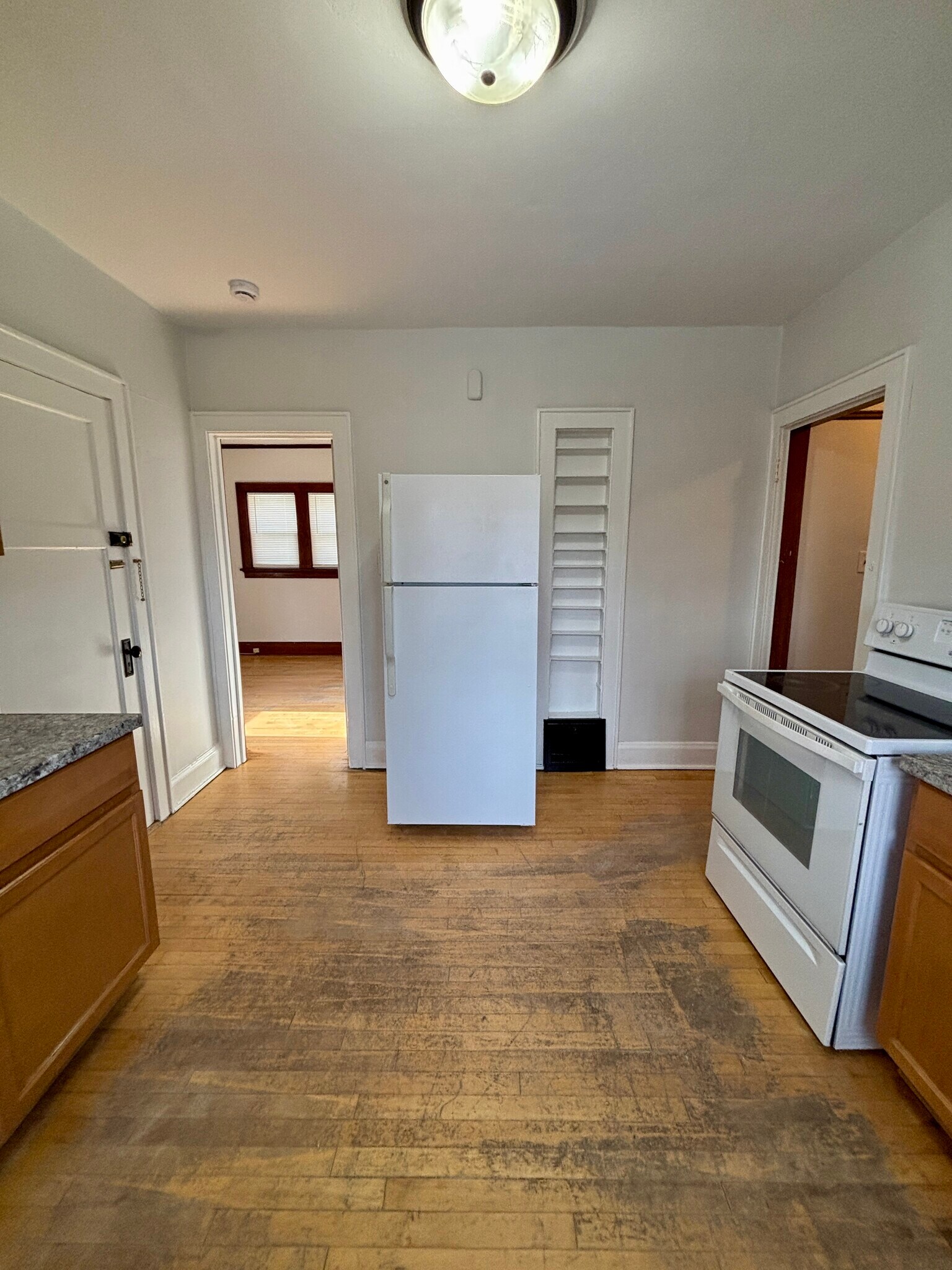 Building Photo - 5223 W Wisconsin Ave