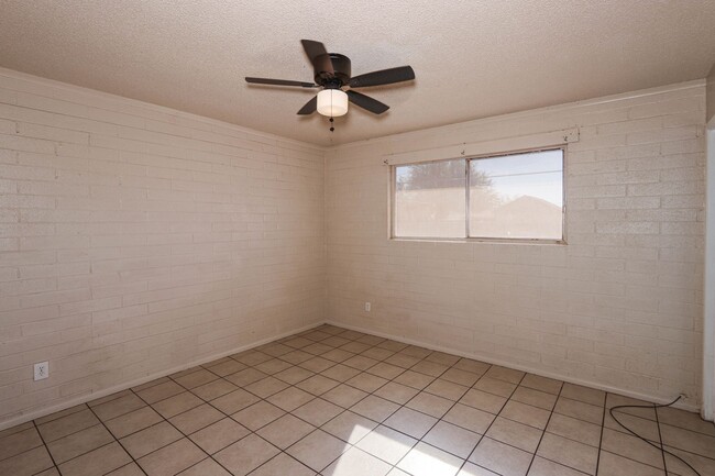 Building Photo - 4 Bedroom 2 bath in Heart of Casa Grande