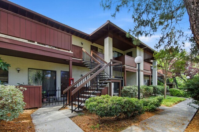 Building Photo - 479 Costa Mesa Terrace