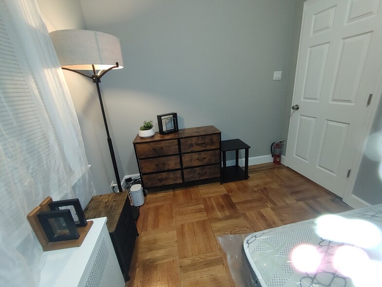 Bedroom no. 1 - 4137 Boyd Ave