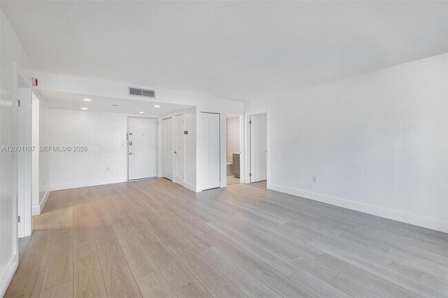 Building Photo - 3582 NE 171 St