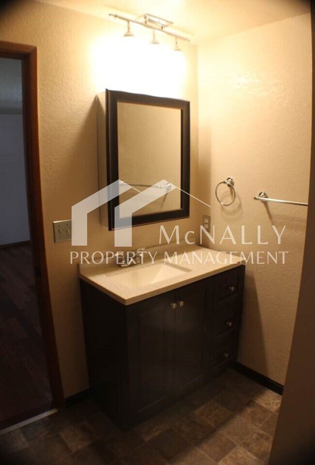 Building Photo - Freshly Updated 4BR Home w/ Finished Basement, New Appliances & RV/Boat Parking