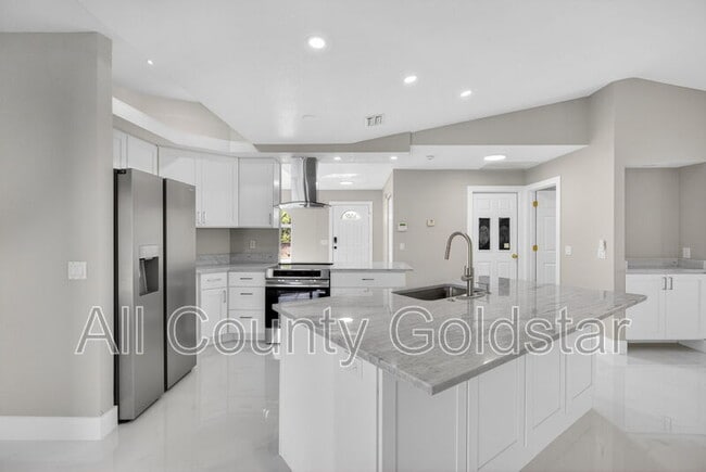 Building Photo - 18662 Arapahoe Cir