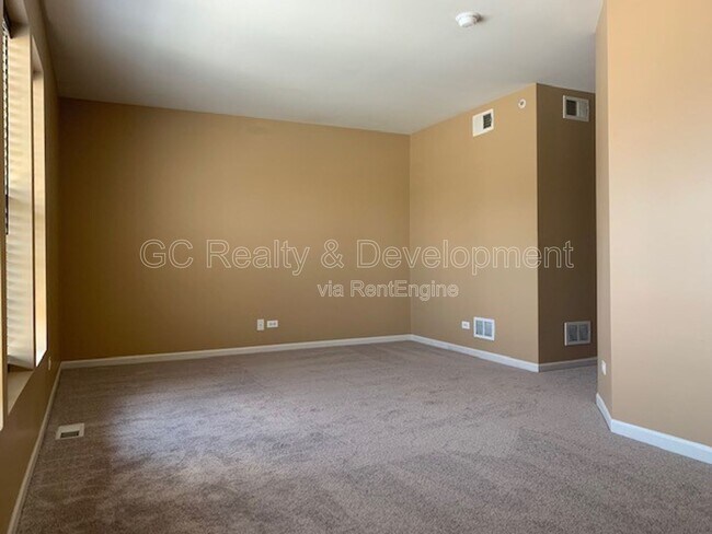 Building Photo - 922 Kings Canyon Dr