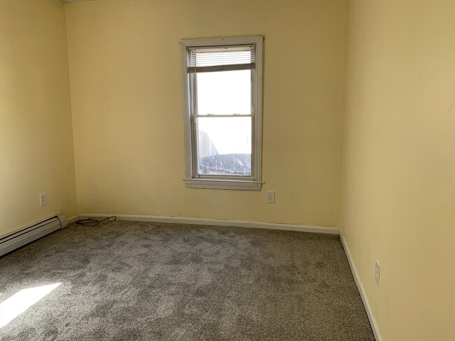 Building Photo - 103 Howe St