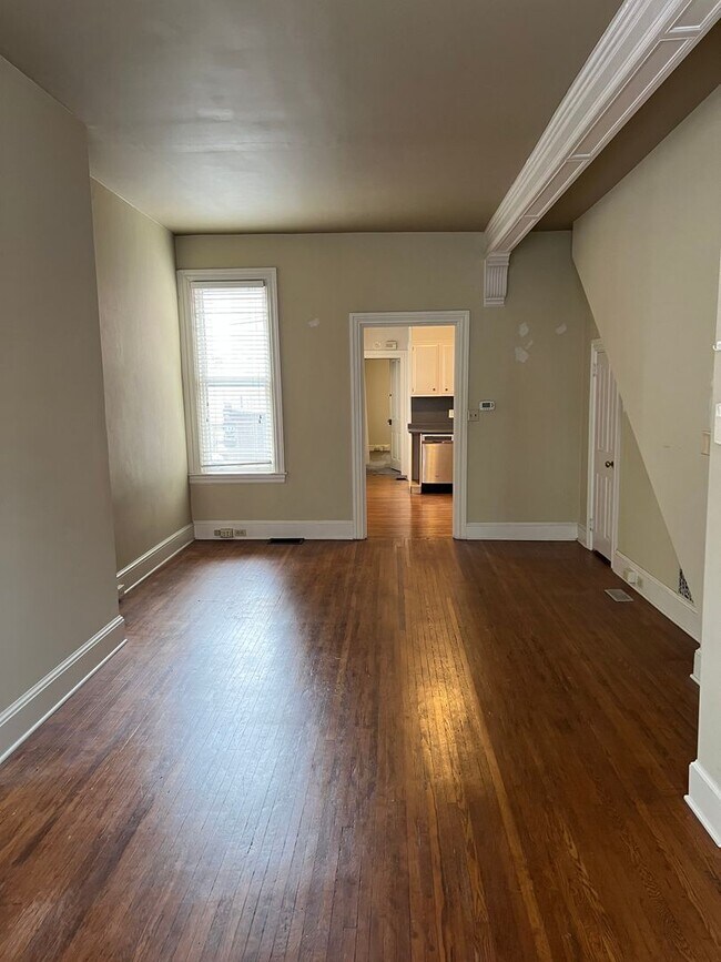 Building Photo - 506 W Chestnut St