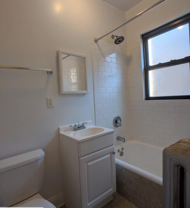 Building Photo - 2621 N Spaulding Ave