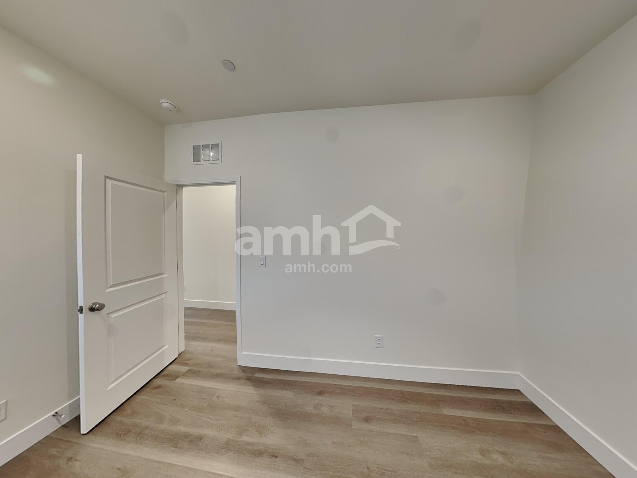 Building Photo - 850 English Primrose St