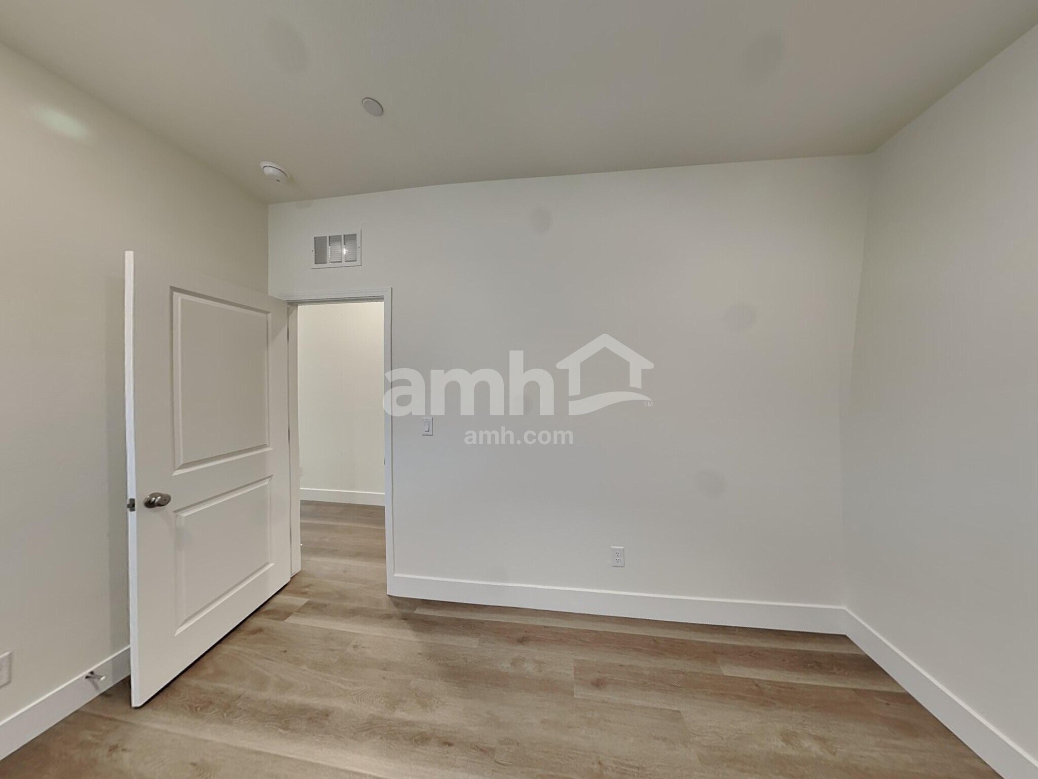 Building Photo - 862 English Primrose St