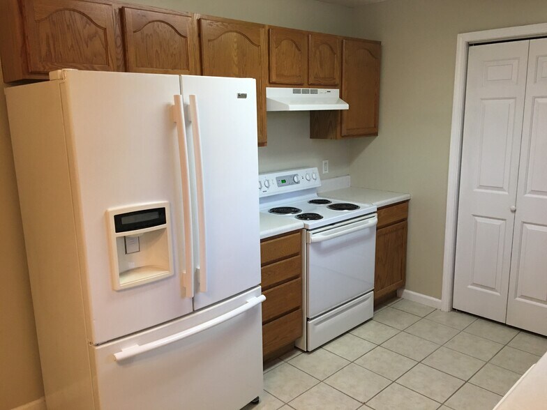 Kitchen with refrigerator and range - 7301 Emerald Farm Way
