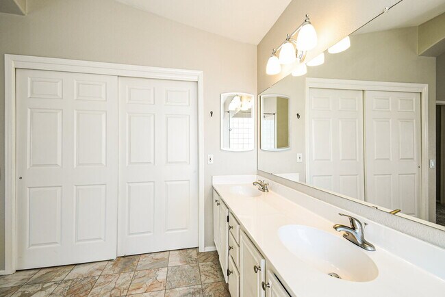 Building Photo - 6603 E Northridge St