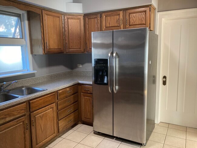 Building Photo - 1620 East Ave