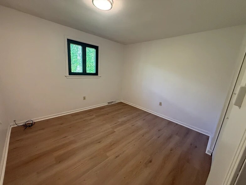 Room 3 - 2816 Bingham Dr