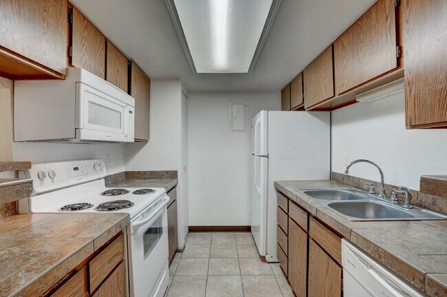 Building Photo - $1,725 - 2 Bed, 2 Bath Condo in Denver wit...