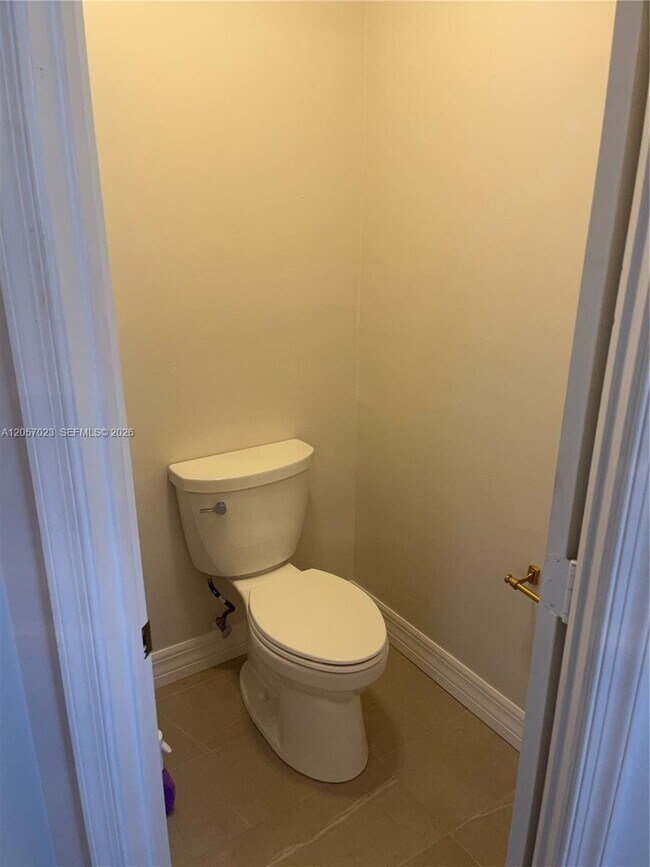 Building Photo - 2847 S Evergreen Cir