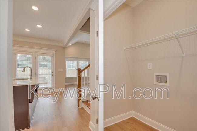 Building Photo - 715 Bronze Wy